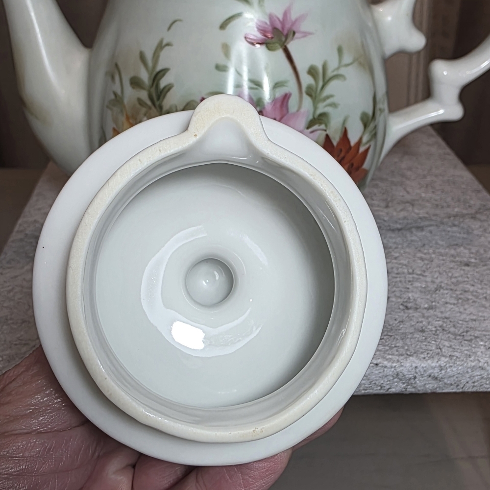 Lefton Vintage Porcelain Musical Teapot - Picture 9 of 11